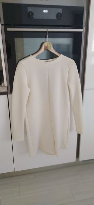 Бели стилни рокли с гол гръб