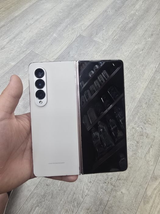 Samsung z fold 4