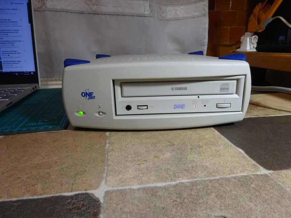 Unitate optica externa vintage /cd drive scsi