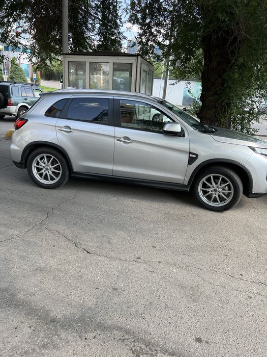 Мицубиси ASX 2023 года.