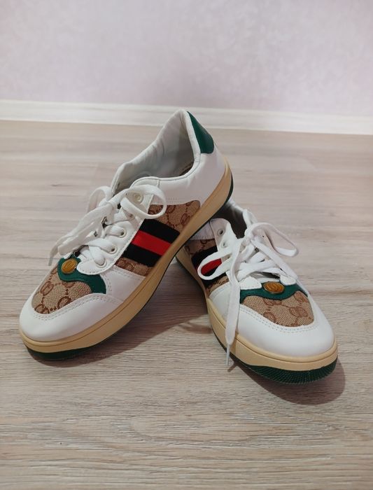 Продам кроссовки