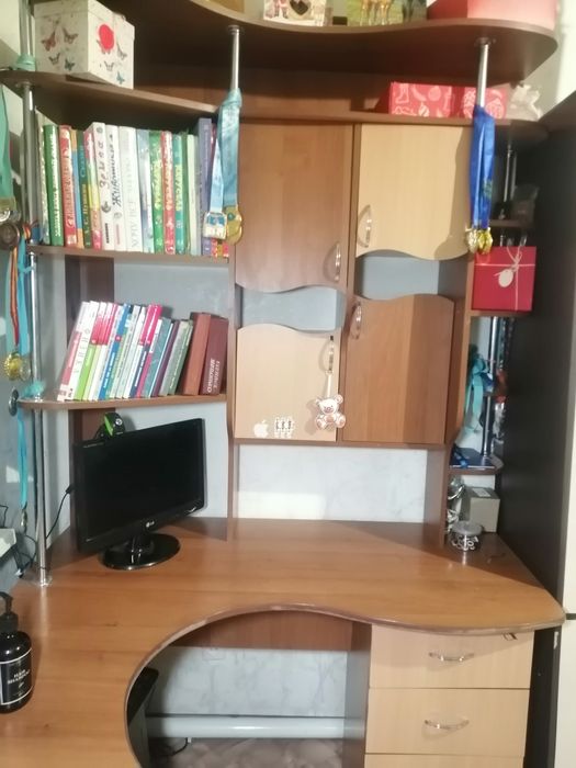 Срочно продам угловой уголок школьника..