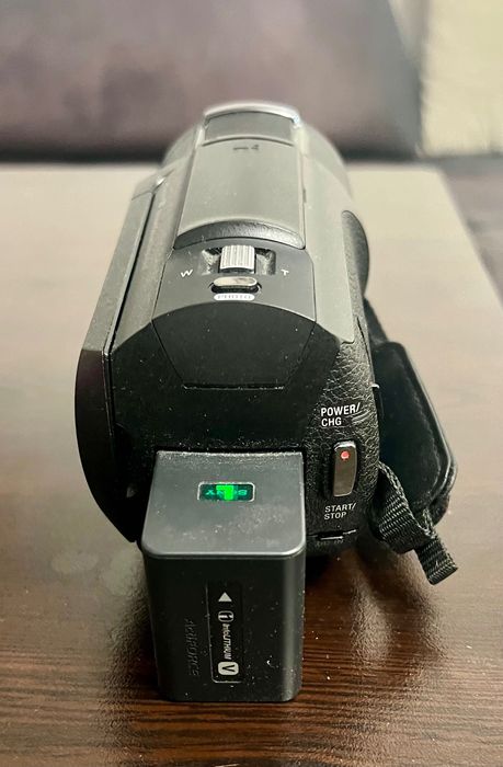 Продавам Цифрова видеокамера Sony FDR-AX43A