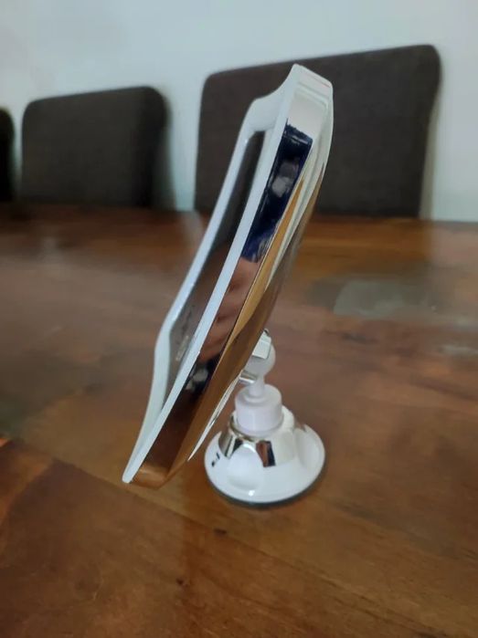 Огледало с лед светлина и увеличение