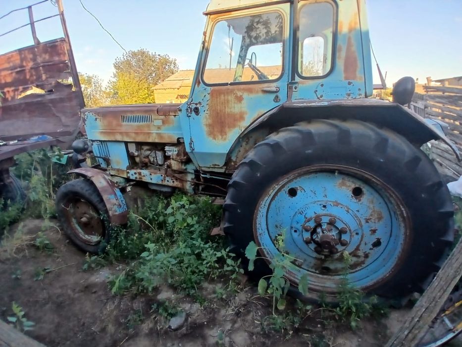 Продам трактор рабочий с плугом , прицепом, косилка