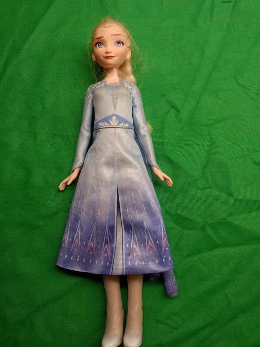 Кукли Барби,Кен и от филмче "Замръзналото Кралство " Елза и Анна