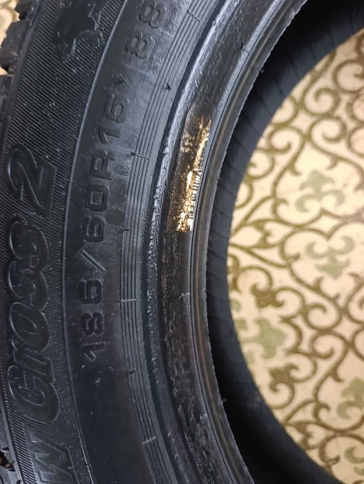 Продам шипованную резину.