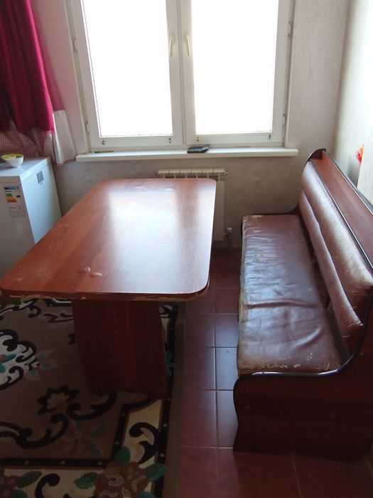 Продам кухонный уголок (стол + скамья)