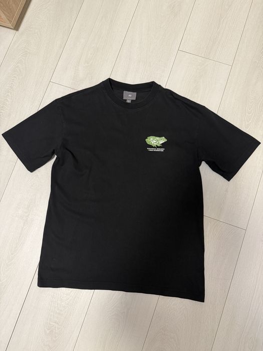 Черна тениска H&M с графичен принт (Frog Design)