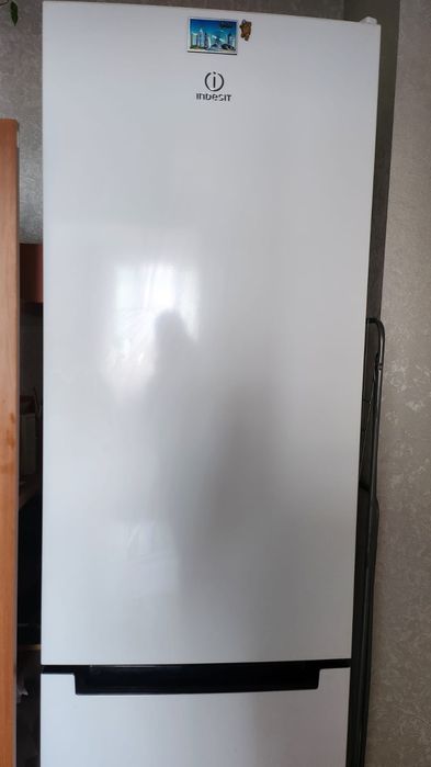 Холодильник indesit