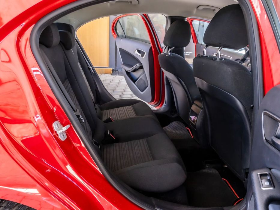 Mercedes-Benz A 180 Mercedes-Benz A 180 // 1.6 Benzină // 122 CP // 2014 //