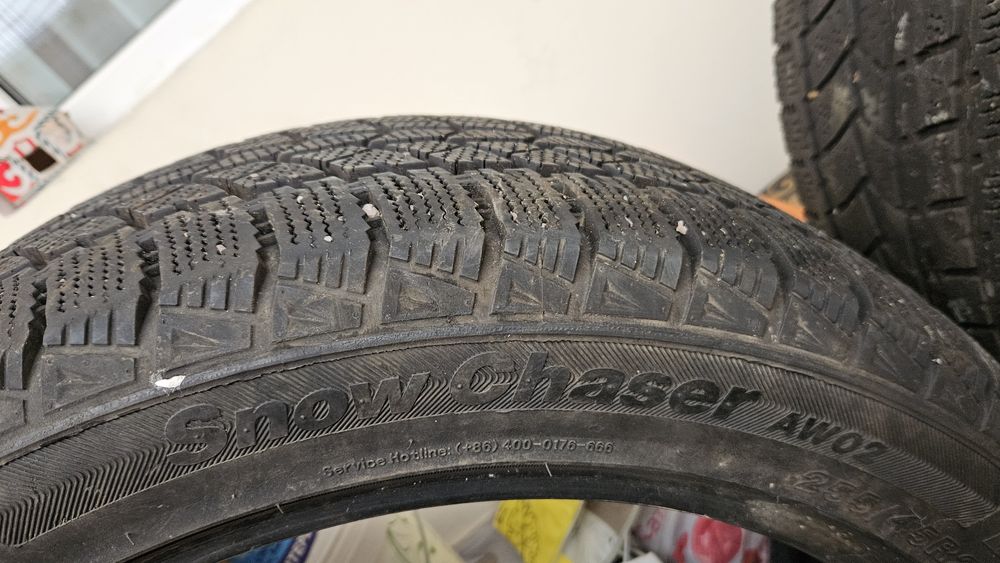 Зимние шины пара.