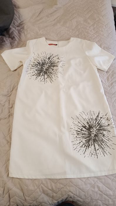 Платье белое вечернее.