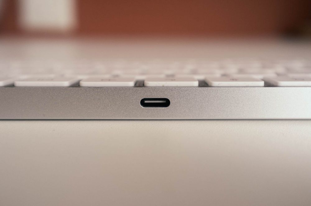 Mac mini M1, 16 GB, 256 GB + Magic Keyboard (TouchID, USB-C) + Dock