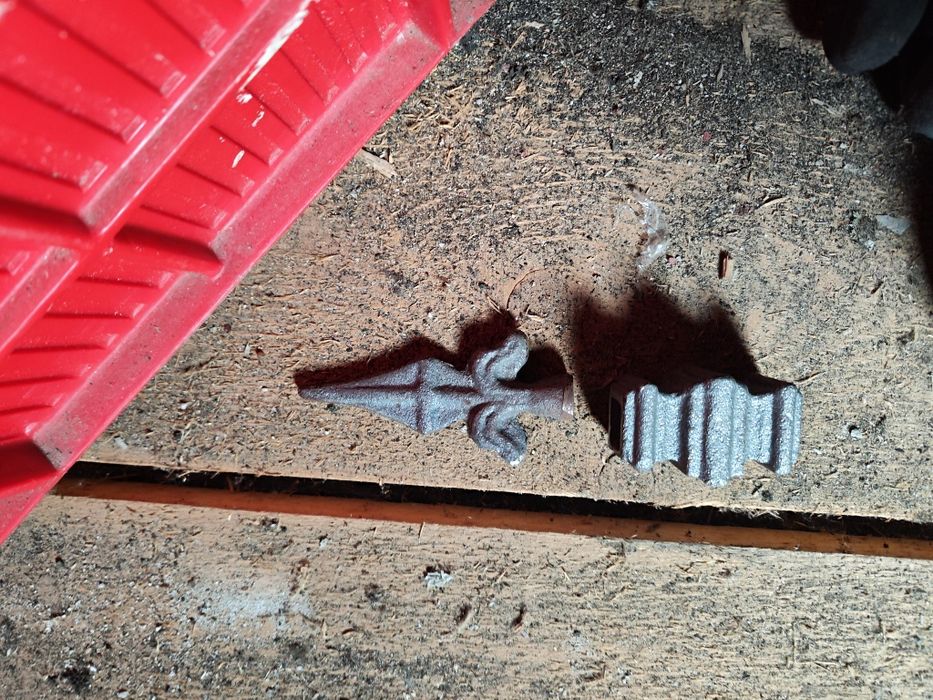 Varfuri gard , ornamente