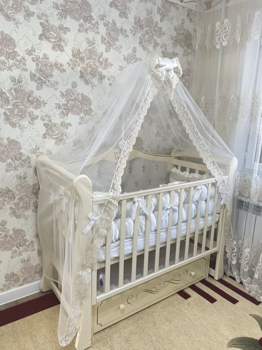 Манеж с маятником