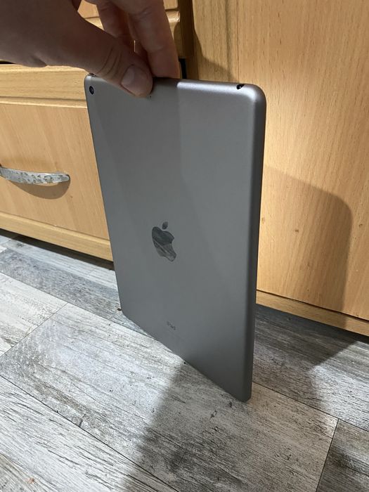 Vand tableta Ipad Generatia 6! Este ca noua !