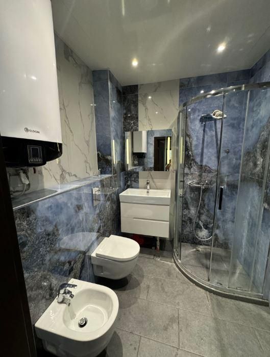 Дава се под наем Тристаен апартамент в Варна, Център - 107 кв.м за 1250 € - Снимка #6