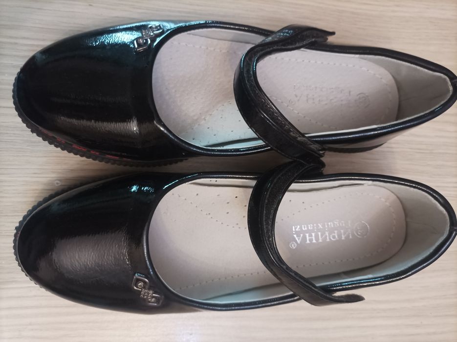 Продается школьная обувь (туфли, босоножки) на девочку