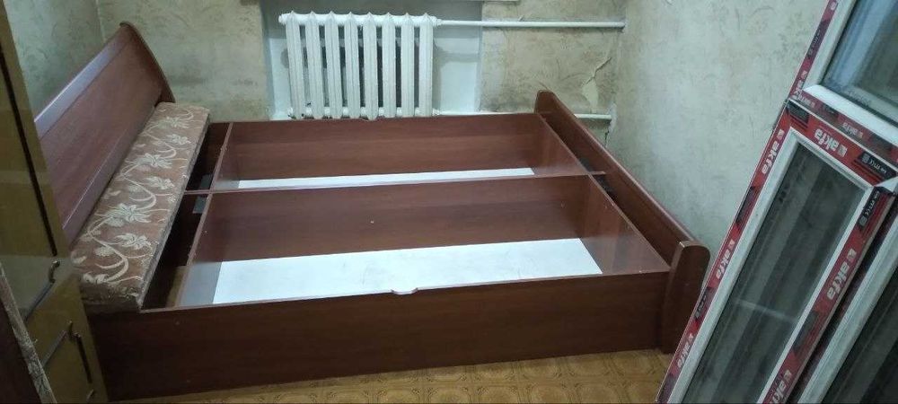 Продаётся двуспальная кровать