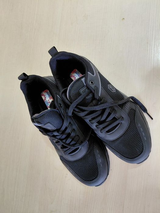 Продам кросовки новые