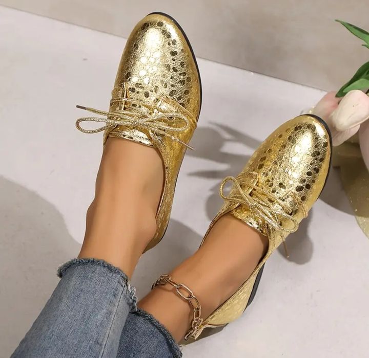 Златни и сребърни обувки