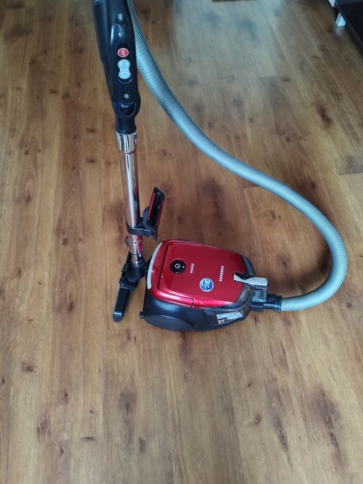 Продам пылесос .
