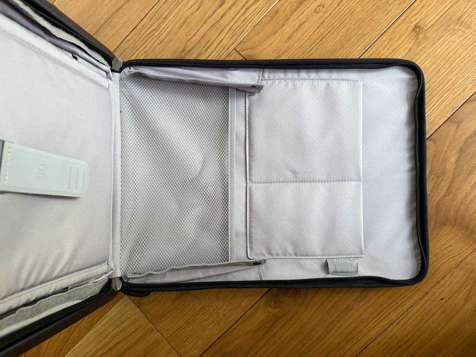 Кабинен куфар Xiaomi с вградени ключалки и отделение за лаптоп