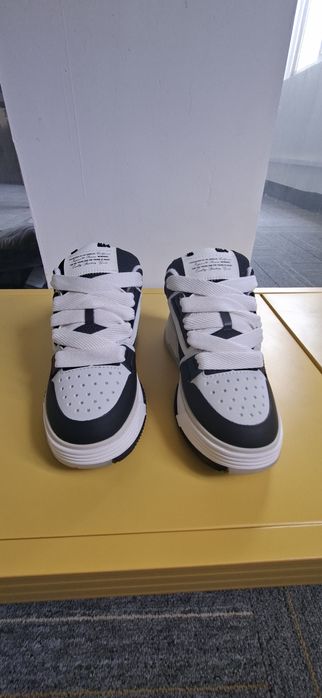 Adidași Amiri noi cu eticheta