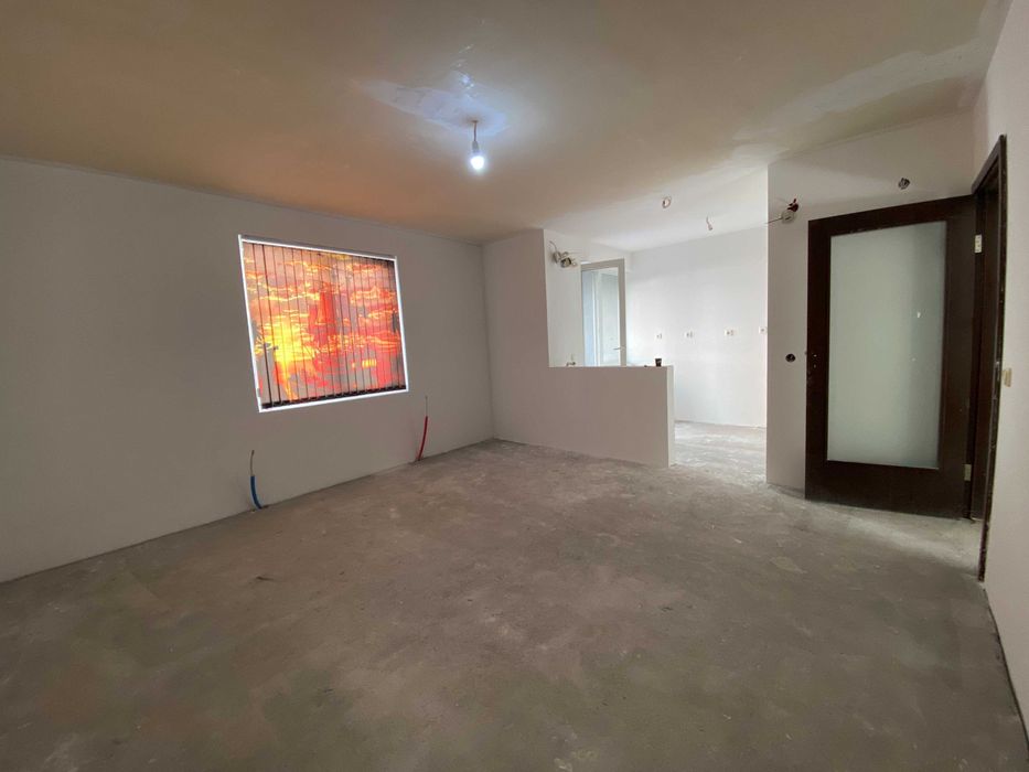 Продава се Двустаен апартамент в Русе, Център - 70 кв.м за 1372 €/кв.м - Снимка #1