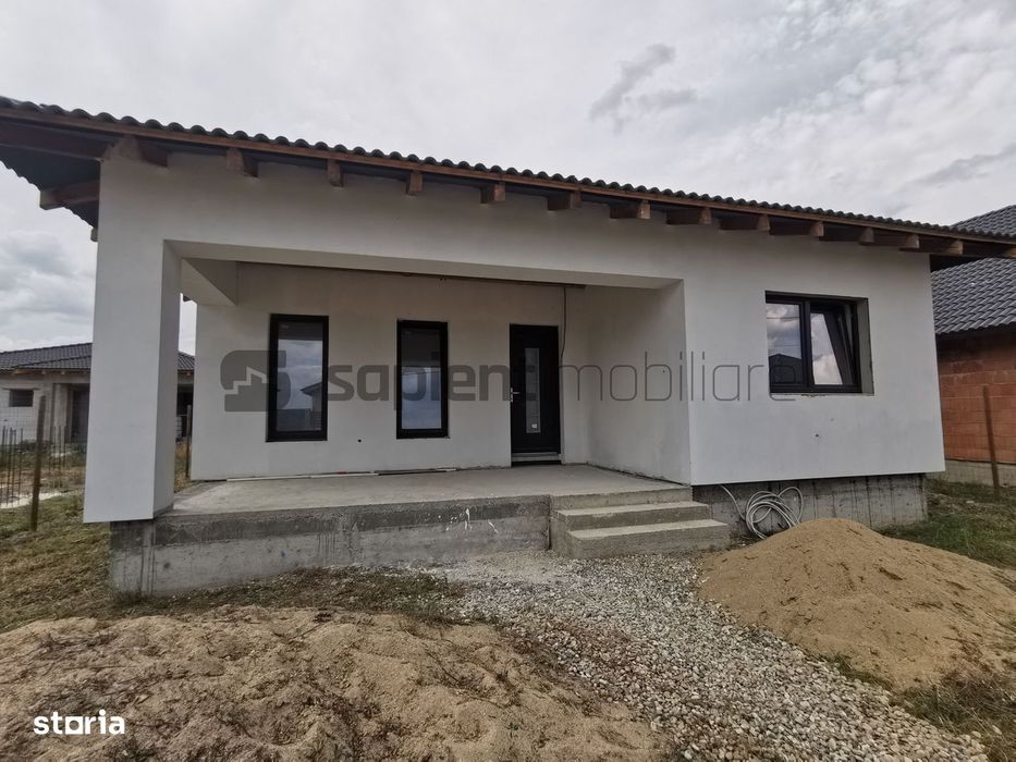 De vânzare casă cu 4 camere, la nivel semifinisat, Cihei