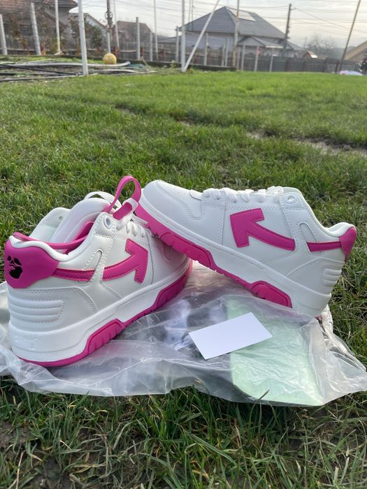 Vând Off White Out Of Office