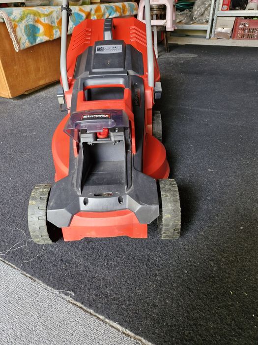 Mașină de tăiat iarba