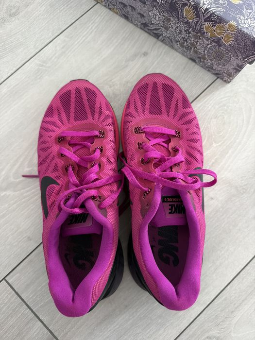 Nike кроссовки женские