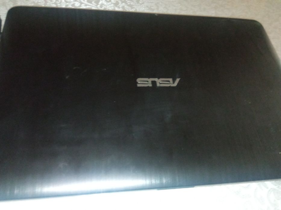 Noutbook sotadi Asus