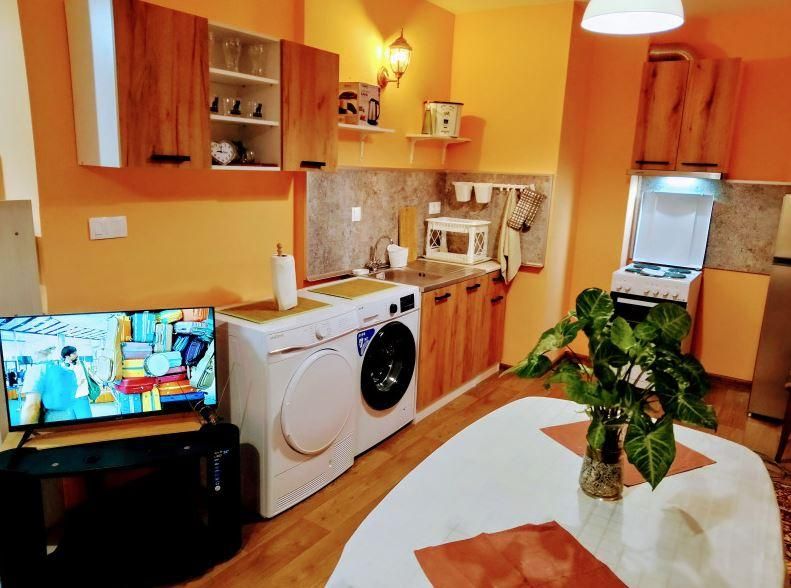 Дава се под наем Едностаен апартамент в Пловдив, Южен - 40 кв.м за 325 € - Снимка #1