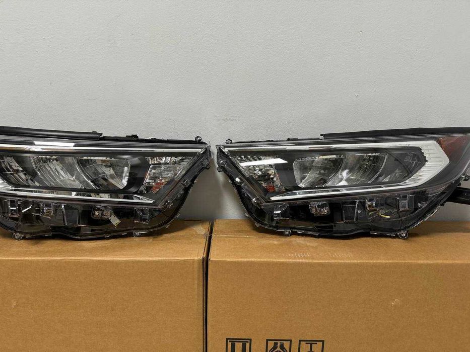 Фара на RAV4 2019 между 2023