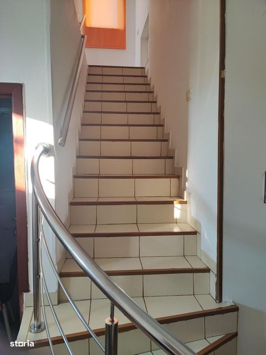 Inchiriez imobil zona Ramuri Tei cu 7 camere