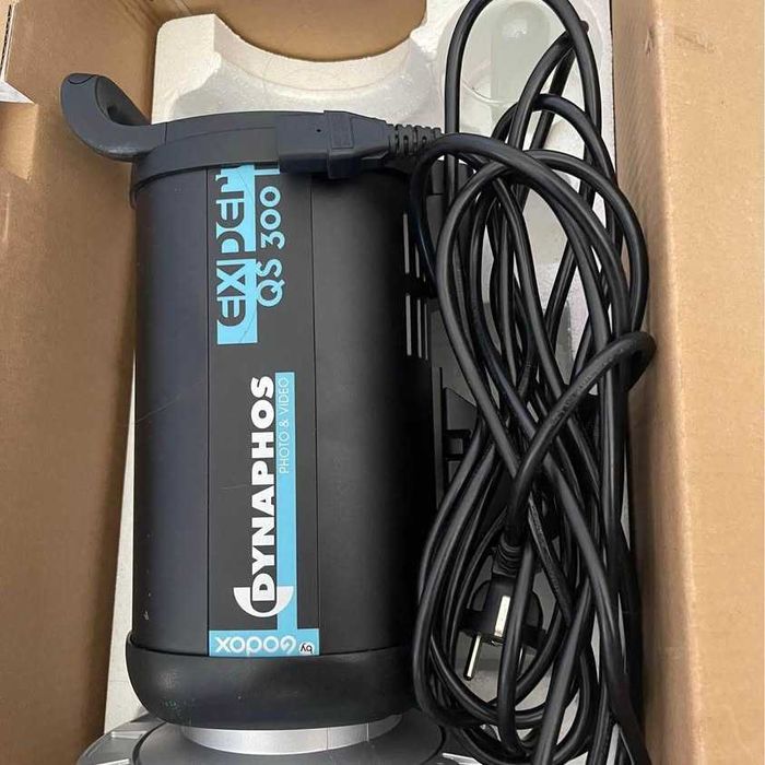 Студийна светкавица Dynaphos Expert QS-300 II + радиосинхронизатор XT-16 + софтбокс 60х60 и статив 550 лв.
