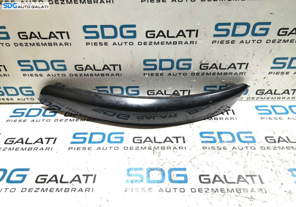 Bandou Ornament Plastic Stanga de pe Bara Spoiler Fata Volkswagen Golf 5 2004 - 2008 Cod 1K0807717A 1K0807655A [N0449]