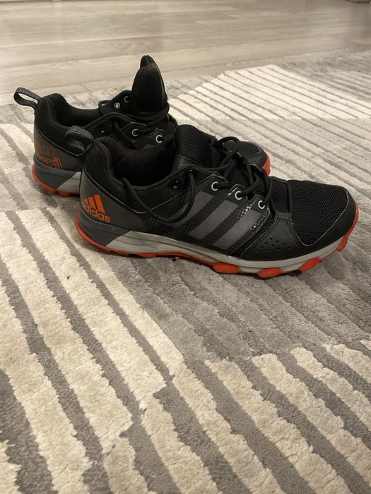 Adidasi Adidas traking 44