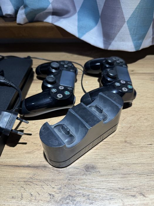 Sony playstation 4 slim