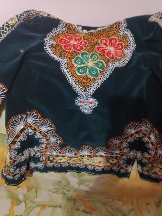 Детские чапаны, золотошвейные ( Бухара), новые.