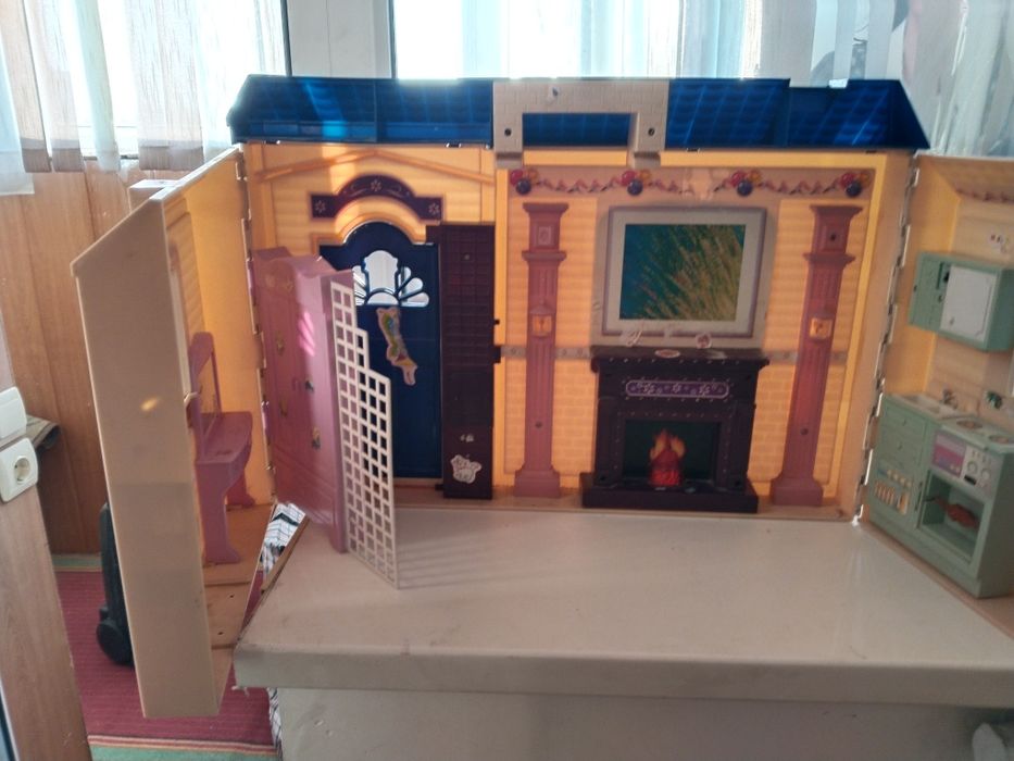 Продам кукольный домик