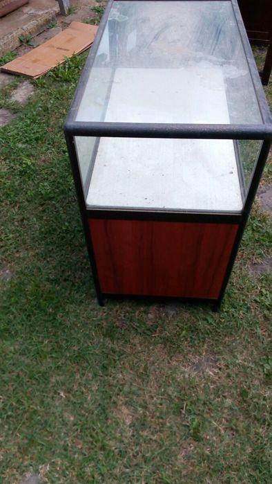 Алуминиева стъклена ветрина