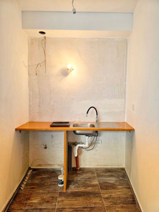 Продава се Офис в Асеновград - 20 кв.м за 969 €/кв.м - Снимка #1