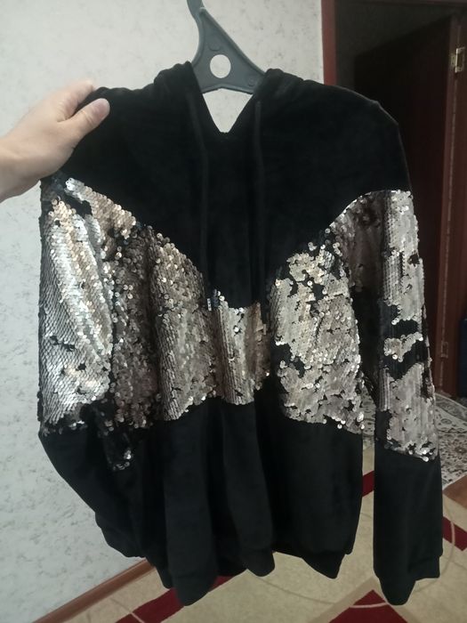 Продам велюровый костюм.