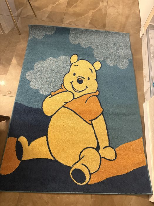 Килим за детска стая в синьо и жълто Мечо Пух