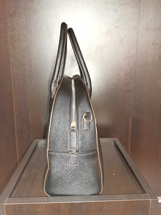 Оригинални Чанти Valentino!!