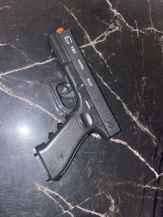 Pistol pentru copii fără gloanțe